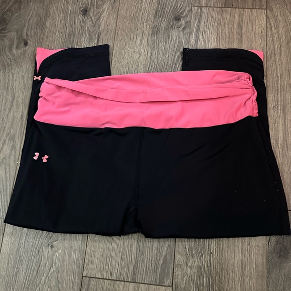 Under Armour dry fit knee cropped leggings. Size large. - Picture 3 of 3